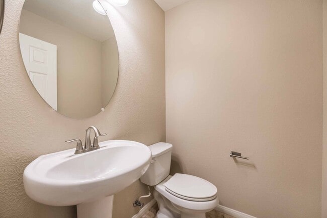Building Photo - Stylish 3-Bedroom Home with Loft & Upgraded Kitchen!