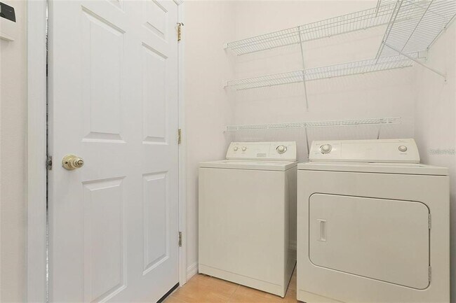 Building Photo - 411 Tamarind Parke Ln