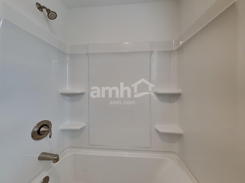 Building Photo - 107 Broadmoor Dr