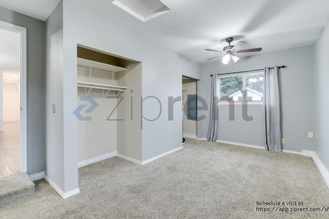 Building Photo - 9516 Holly Dr