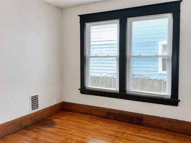 Building Photo - 52 Winterroth St