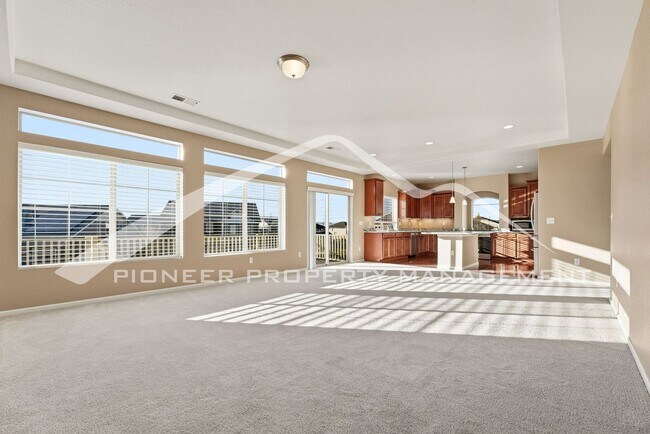 Building Photo - Gorgeous Home with Central AC and Washer/D...