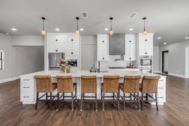 Building Photo - 1707 N Peninsula Ave