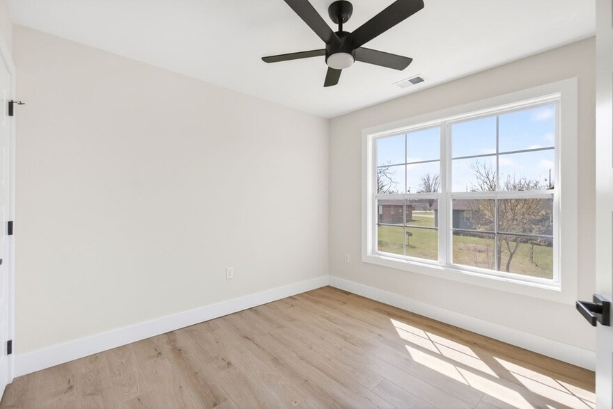 Building Photo - 212 W Jere Whitson Rd