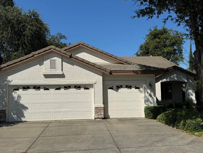 Primary Photo - Home for Rent in Carmichael, CA