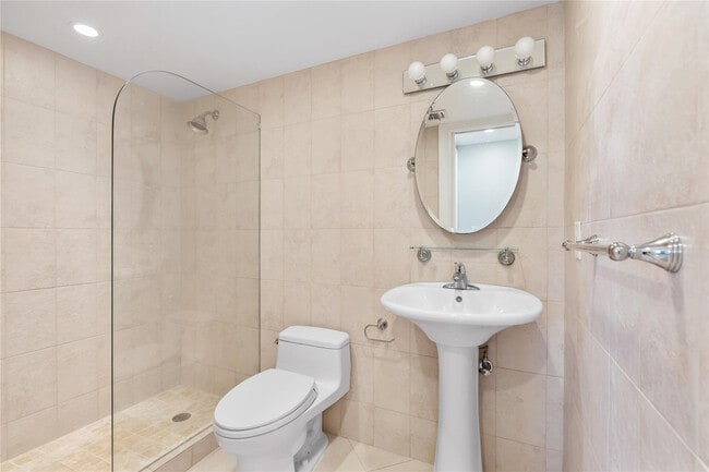 Building Photo - 2731 NE 14th Street Causeway