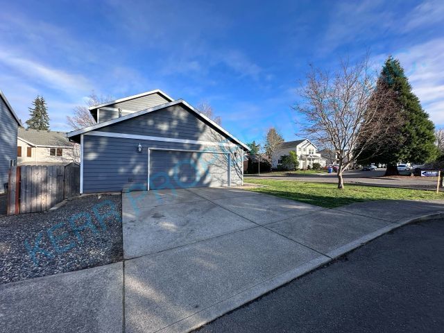 Building Photo - 39895 Evans St
