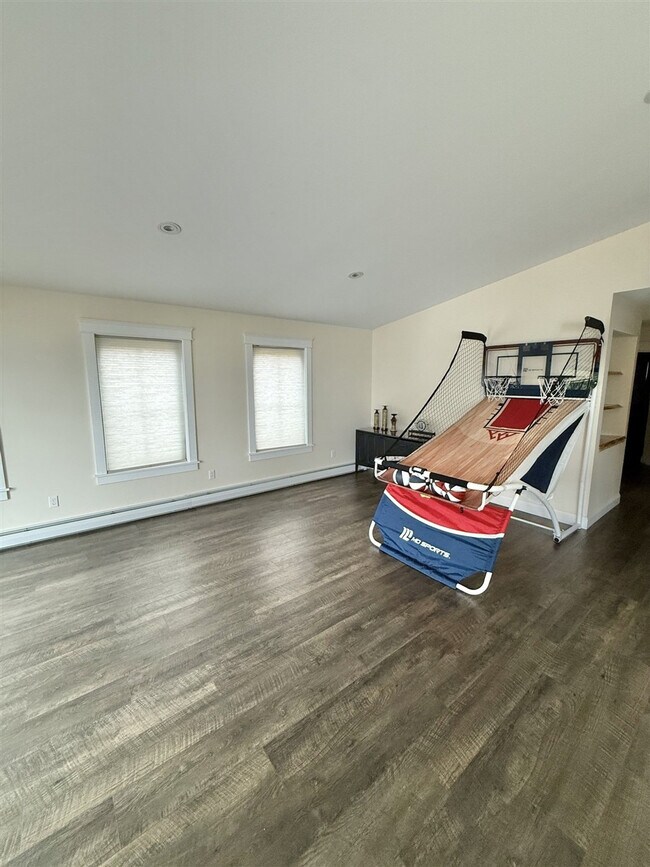 Primary Photo - 304 NW River Rd