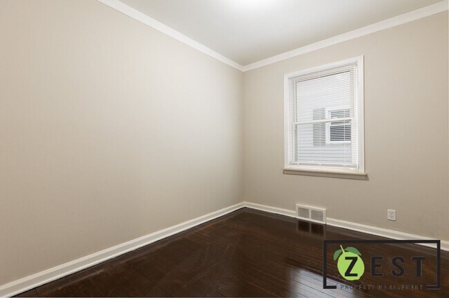 Building Photo - BEAUTIFUL 3 BEDROOM 1 BATH LOCATED IN HAPER WOODS MI 48225