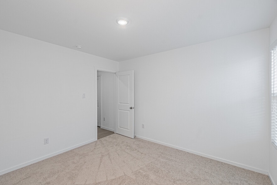 Bedroom 3 with closets - 1932 Ventasso Blvd