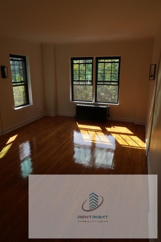Primary Photo - 426 W Briar Pl