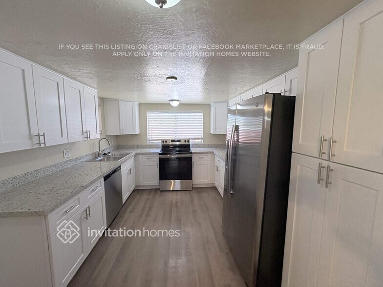 Building Photo - 2627 N 70th Pl