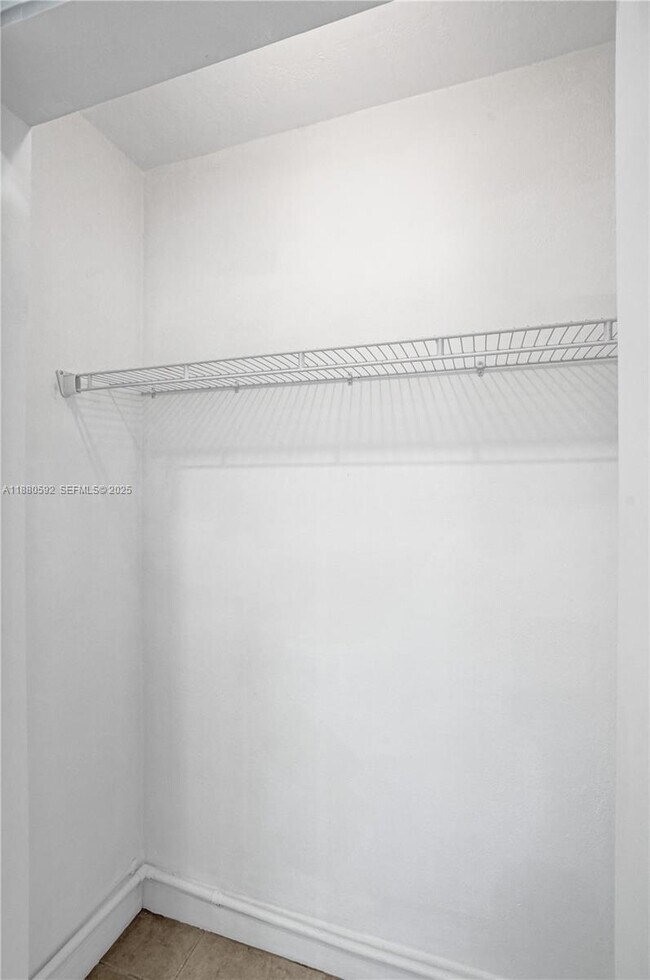 Building Photo - 136 NW 6th Ave