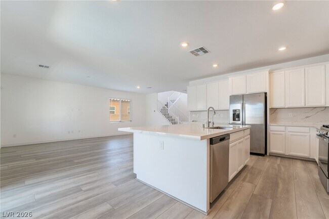 Building Photo - 3952 Henny Ave