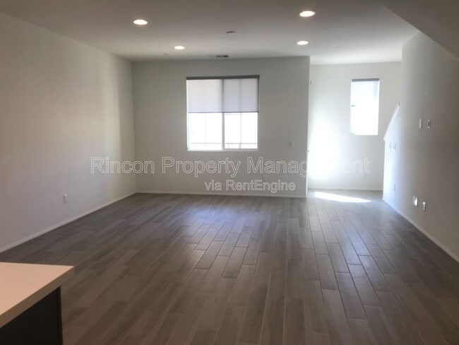 Building Photo - 581 Pioneer St