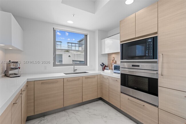 Building Photo - 17111 Biscayne Blvd
