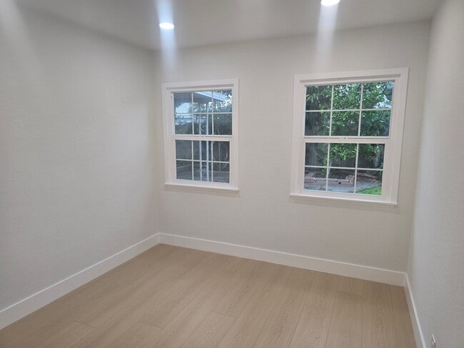 Building Photo - GLENHAVEN - ANAHEIM