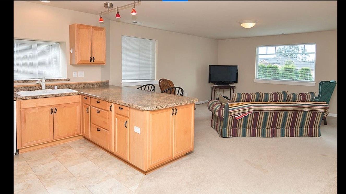 Kitchen/Living - 823 E Lakeshore Dr