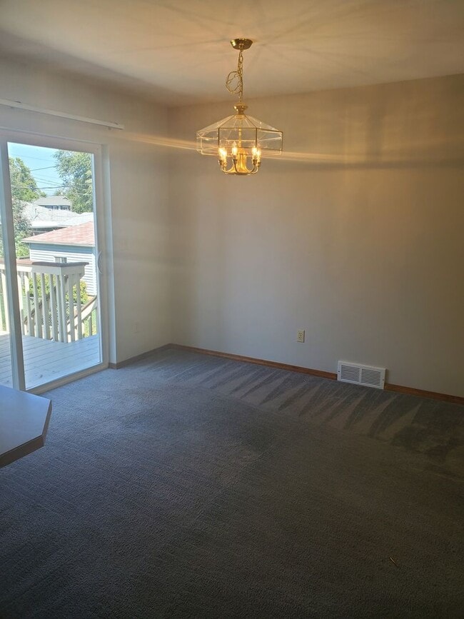 Building Photo - Cozy South Hill Home – 3 Bedrooms | Spacio...
