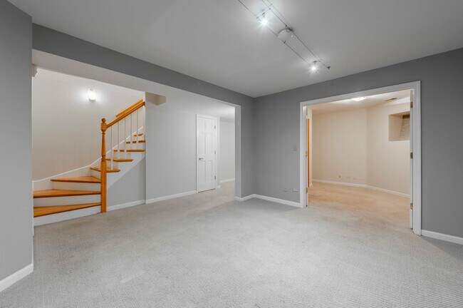 Building Photo - 1017 W Dakin St