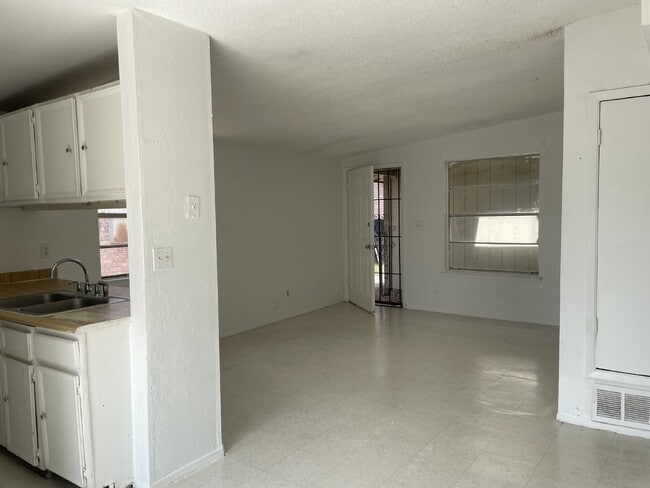 Building Photo - 8154 St Andrew Ln