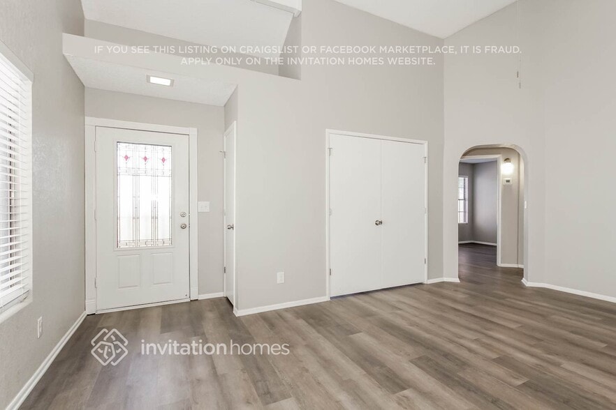 Building Photo - 2106 W Monona Dr