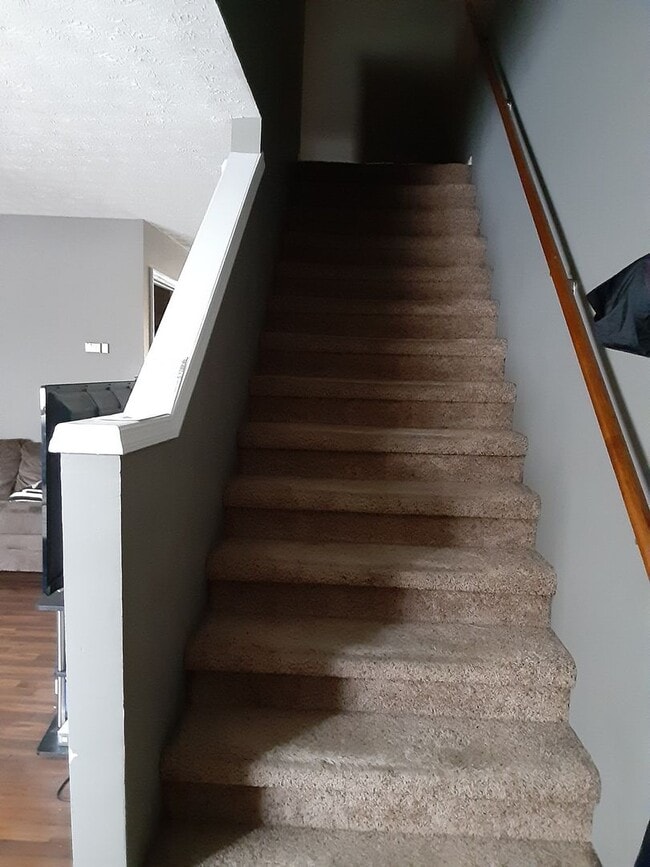 Building Photo - 4 bedrooms!