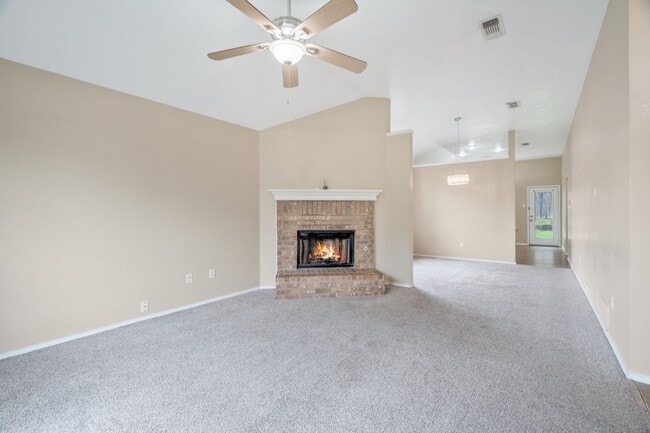 Building Photo - 203 Cain Dr