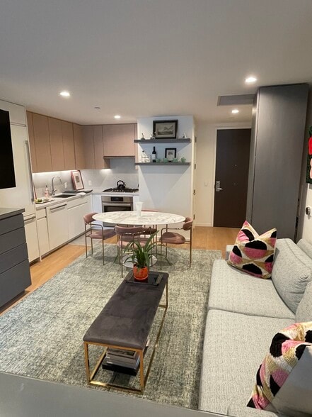 Building Photo - 877 Francisco St