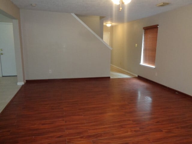Building Photo - 810 Oak W Dr