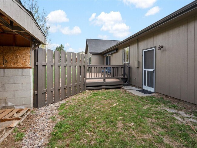 Building Photo - Spacious Single-Level Home in Wilderness Ranch