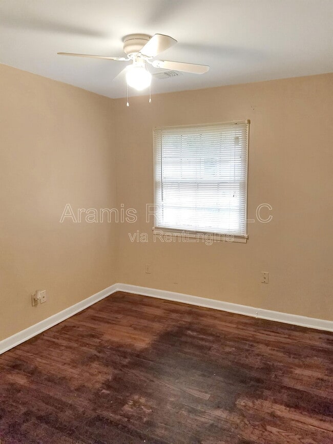 Building Photo - 2642 Santa Monica Dr NW