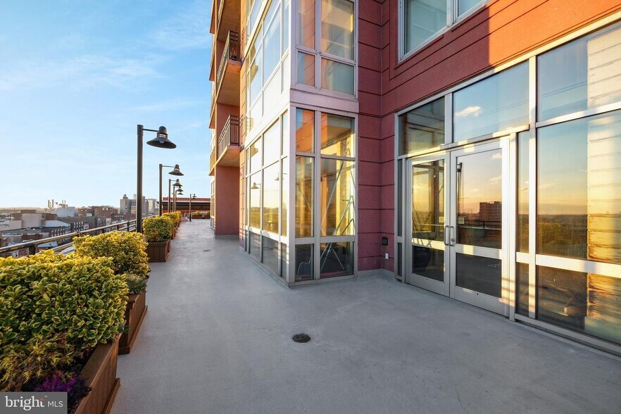 Building Photo - 440 S Broad St