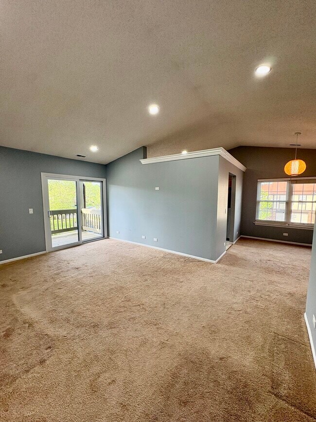 Building Photo - 319 Deer Glen Way