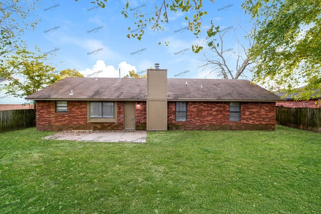 Building Photo - 108 W South Park St