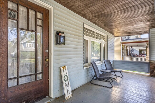 Building Photo - 10617 Bernard Ave