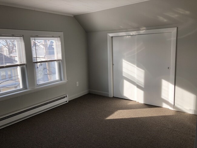 Building Photo - 207 Bucknam St