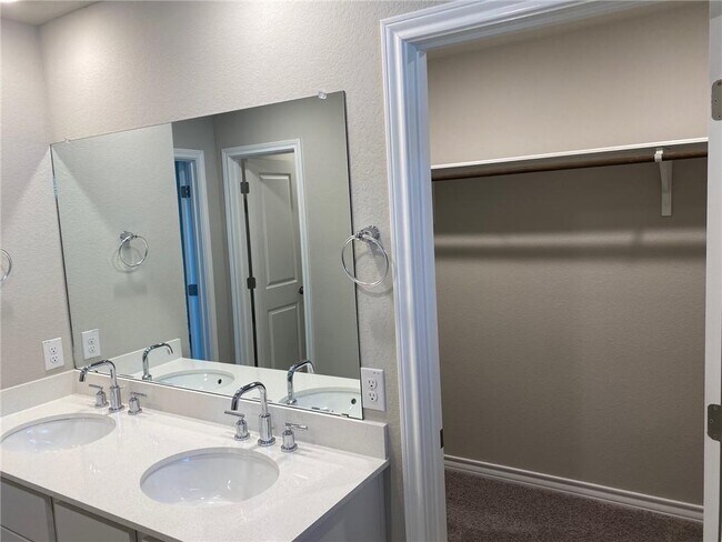 Building Photo - 670 Pepperbark Loop