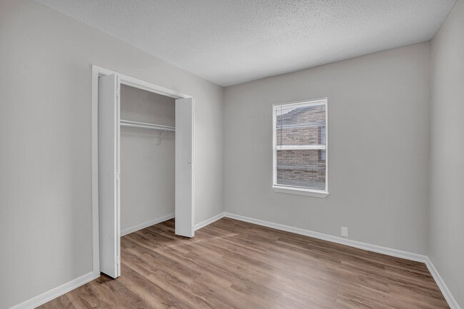 Building Photo - 216 W Avenue G