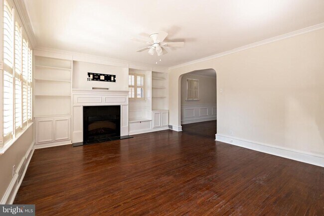 Building Photo - 11 Dowling Ave