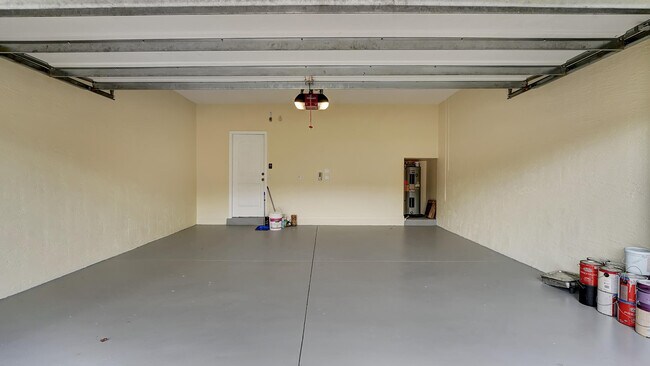 Building Photo - 6439 Azura Lake Rd