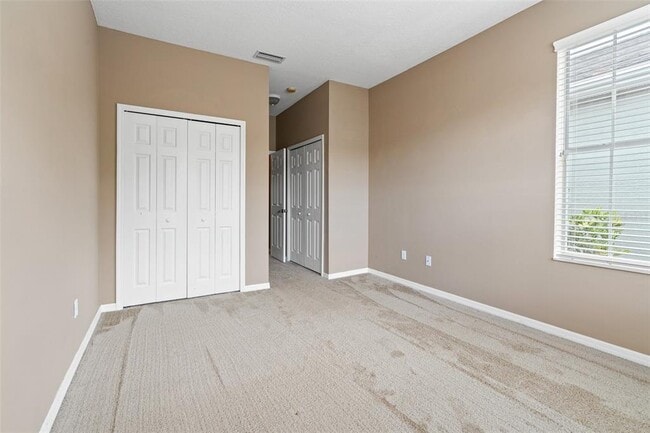 Building Photo - 2052 Park Crescent Dr