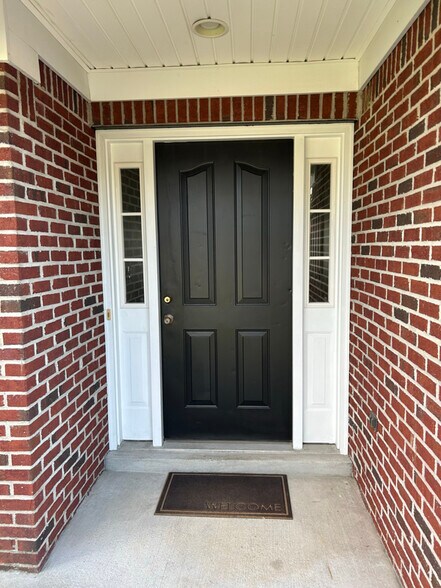Building Photo - 713 Amber Hill Dr