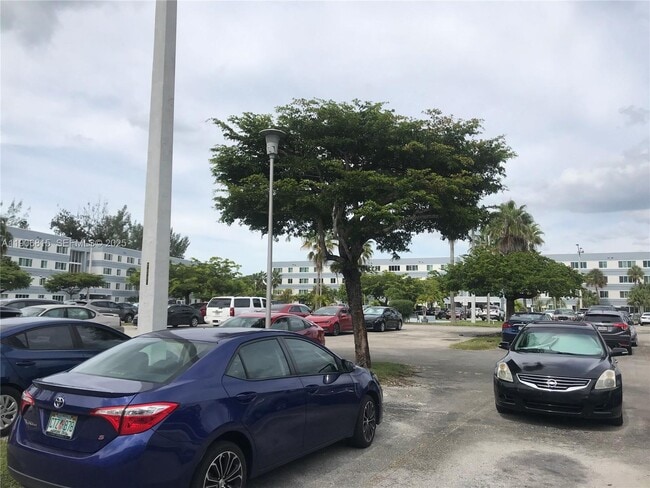 Building Photo - 14830 Naranja Lakes Blvd