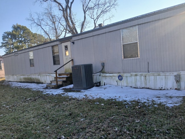 Building Photo - 203 Pawpaw St