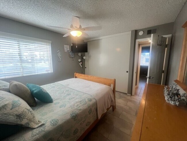 Building Photo - 3 Bed / 2 Bath House at INDIAN PALMS CC** ...
