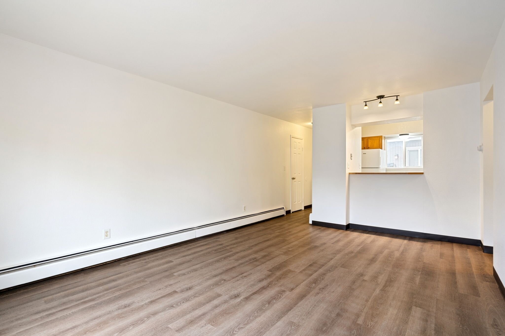 Building Photo - 405 E Thunderbird Dr