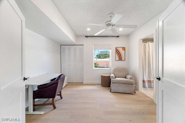 Building Photo - 955 Palm View Dr