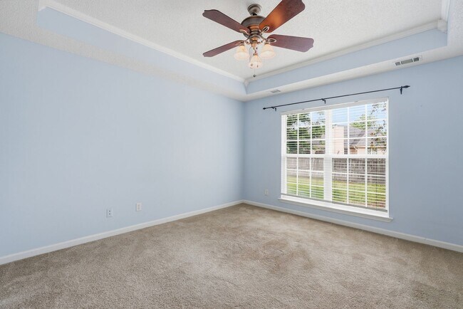 Building Photo - Centrally Located Home in Richmond Hill