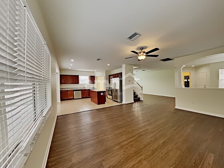 Building Photo - 9848 Edmonton Dr